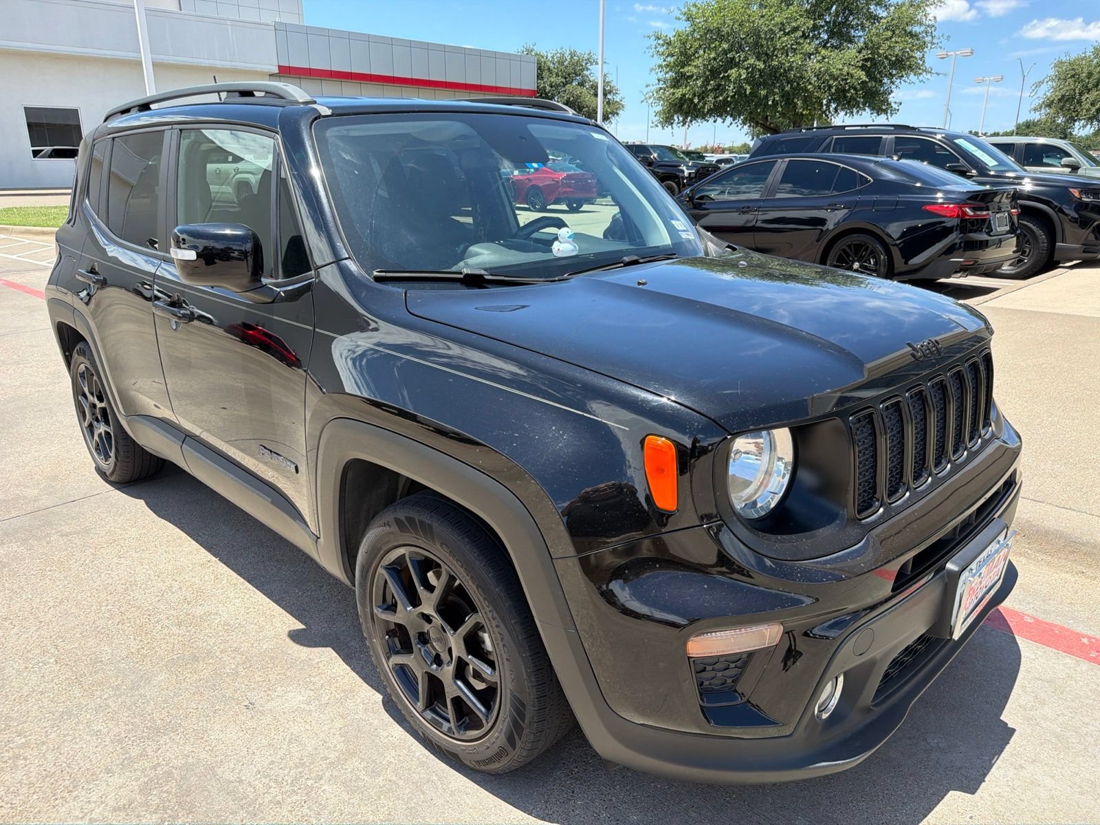Used 2020 Jeep Renegade Altitude FWD image 4