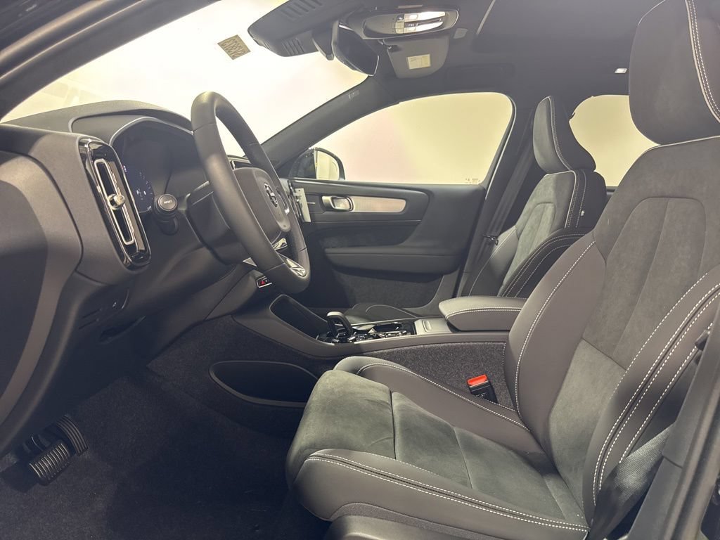 New 2026 Volvo XC40 B5 Ultra w/ Climate Package AWD/4WD image 19