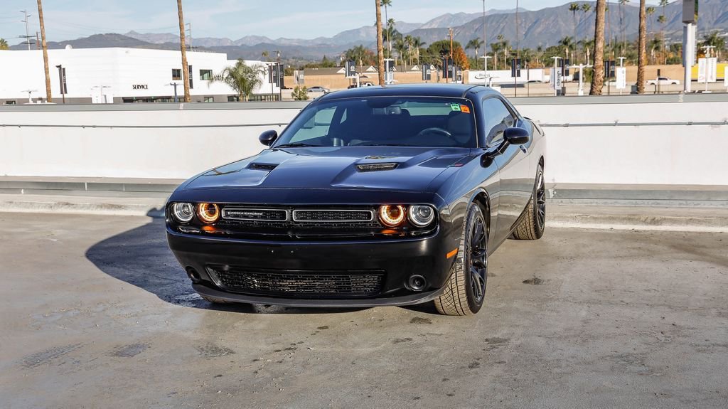 Used 2018 Dodge Challenger SXT image 4