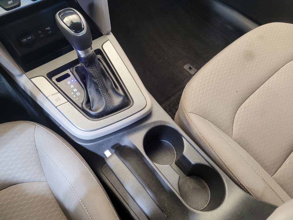 Used 2020 Hyundai Elantra SEL w/ Winter Weather Package FWD image 26