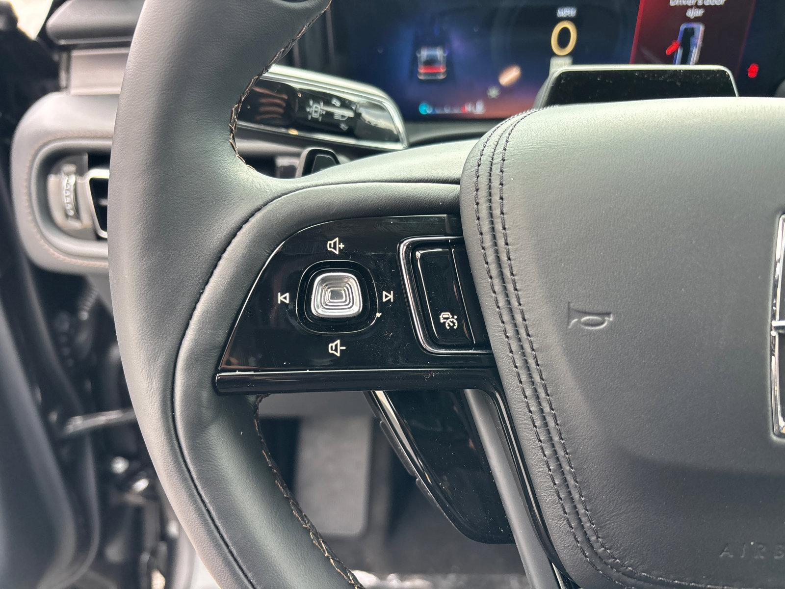 New 2026 Lincoln Aviator AWD image 17