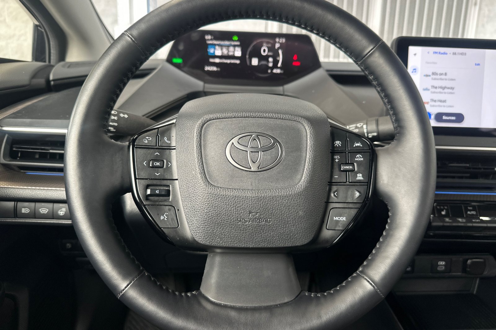 Certified 2025 Toyota Prius XLE FWD image 21