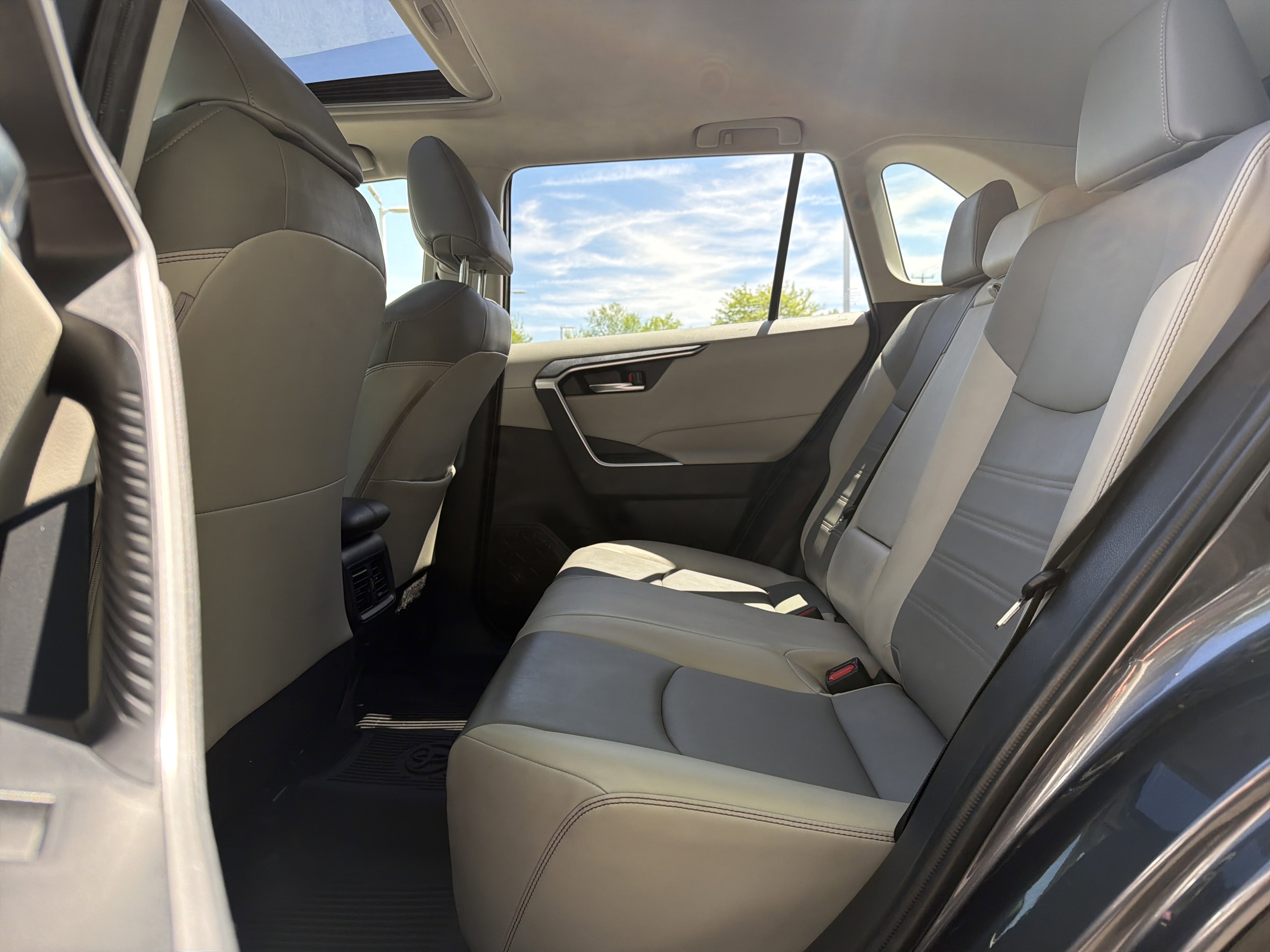 Used 2019 Toyota RAV4 XLE Premium w/ Cold Weather Package image 30