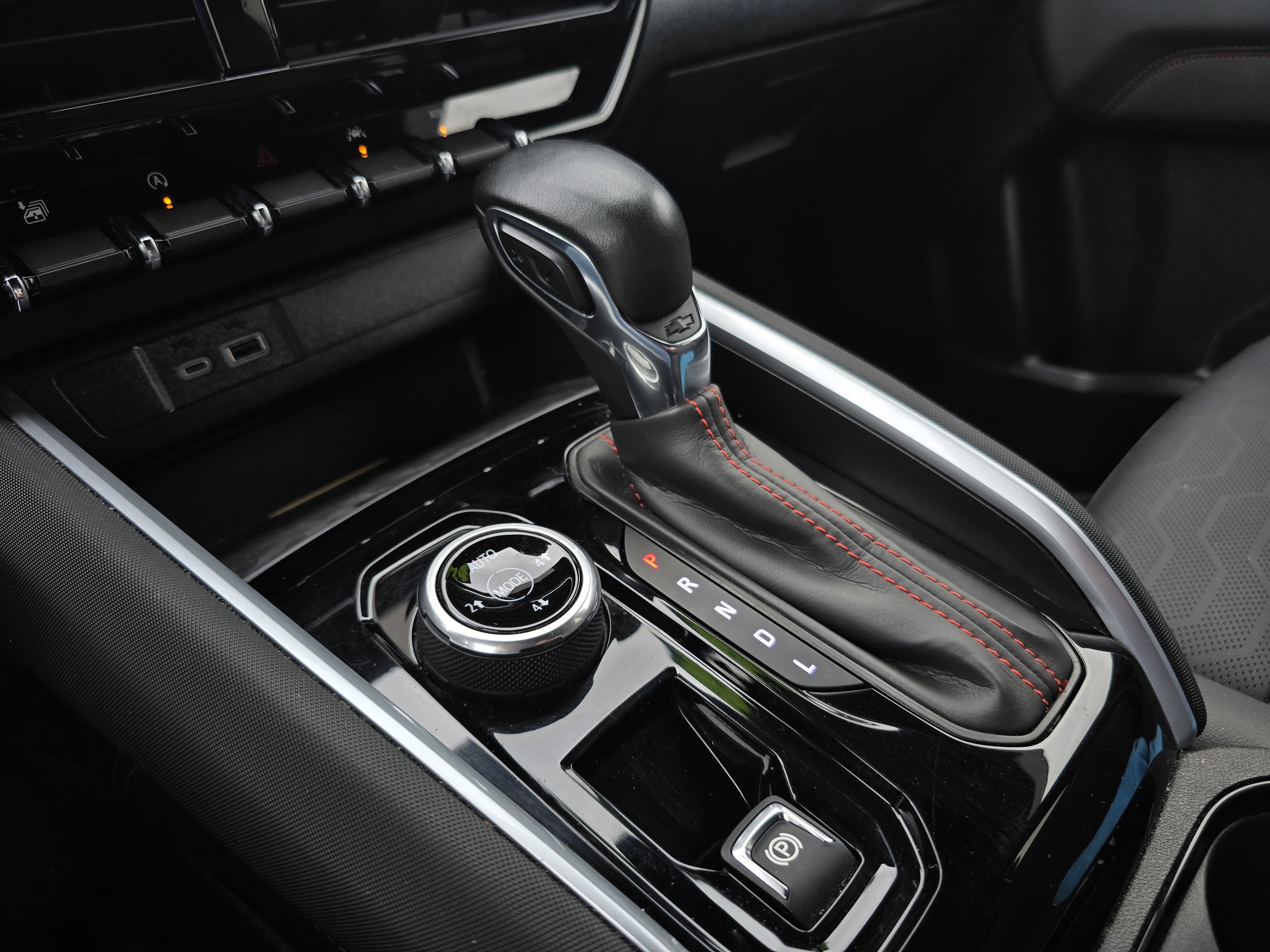 Used 2024 Chevrolet Colorado Z71 w/ Z71 Convenience Package 2 AWD/4WD image 25