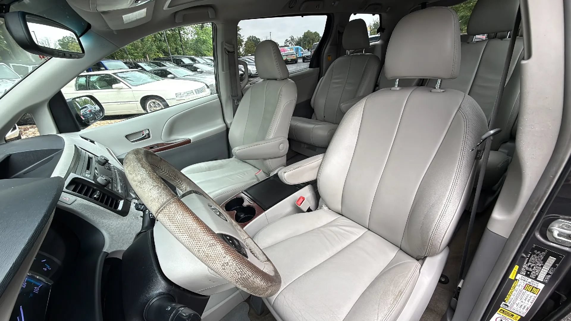 Used 2013 Toyota Sienna XLE FWD image 18