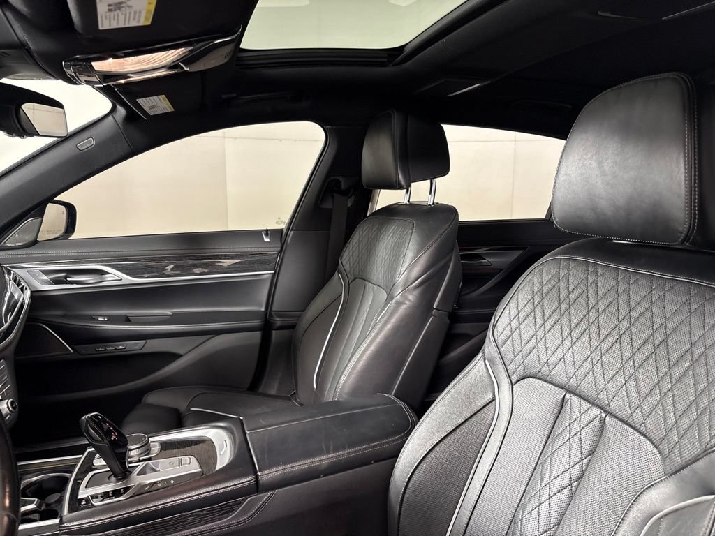 Used 2021 BMW 740i w/ M Sport Package RWD image 31