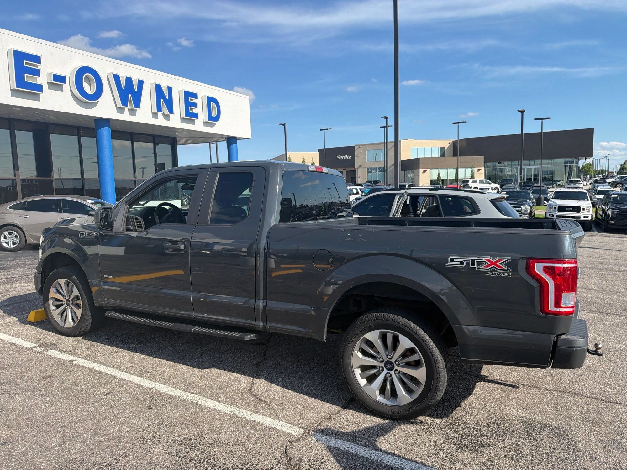 Used 2017 Ford F150 XL w/ Equipment Group 101A Mid AWD/4WD image 3