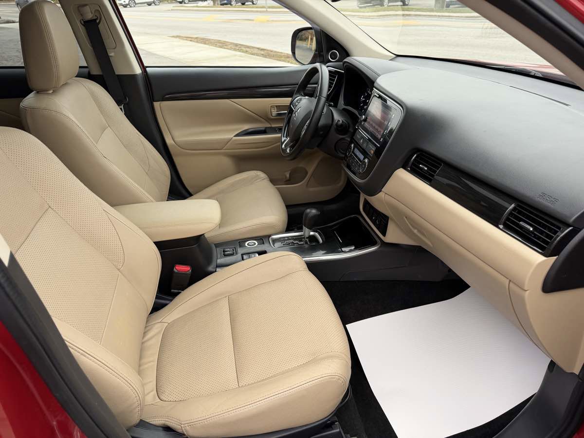 Used 2018 Mitsubishi Outlander SEL image 20