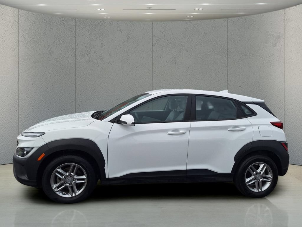 Used 2023 Hyundai Kona SE w/ Cargo Package FWD image 2