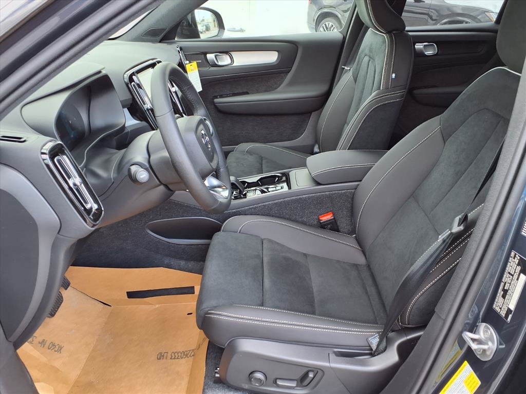 New 2026 Volvo XC40 B5 Ultra w/ Protection Package Premier AWD/4WD image 13