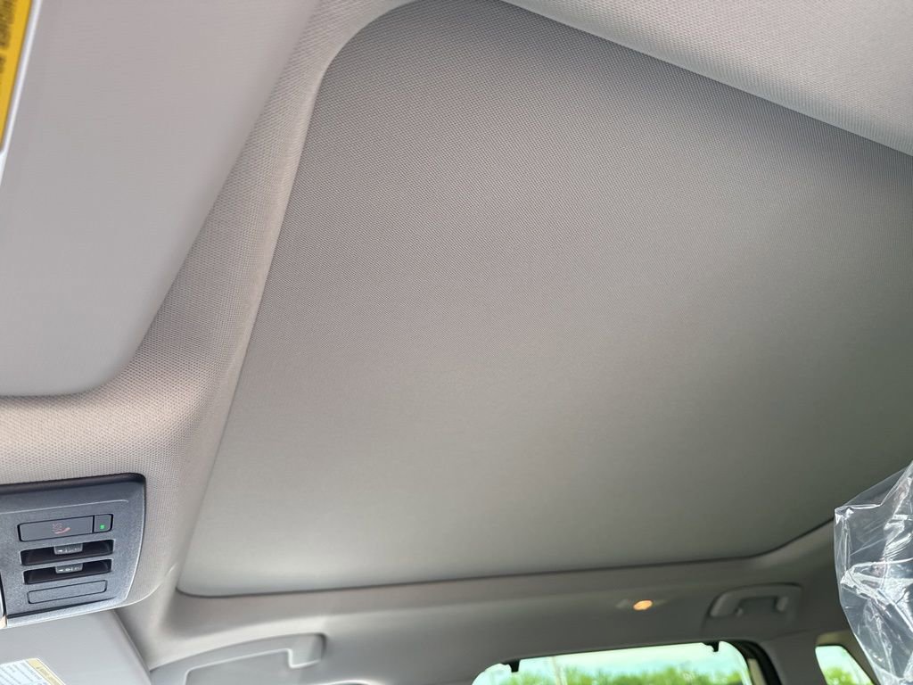 New 2026 Nissan Rogue Platinum image 8