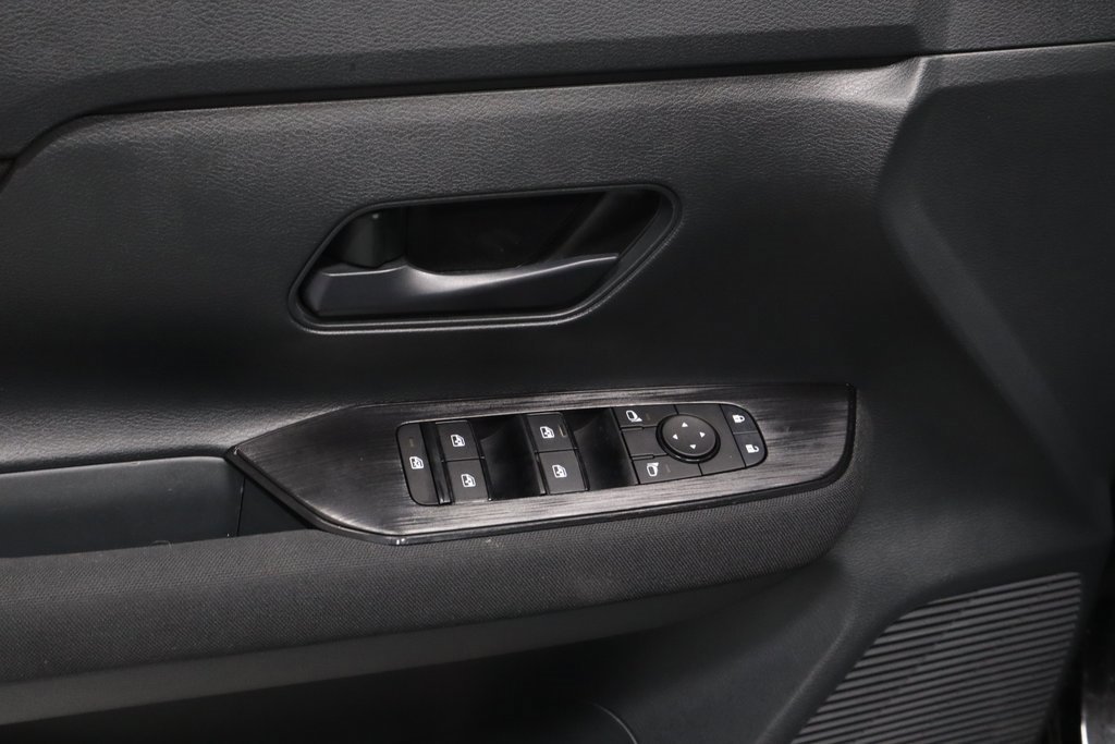 Certified 2025 Nissan Kicks S image 22