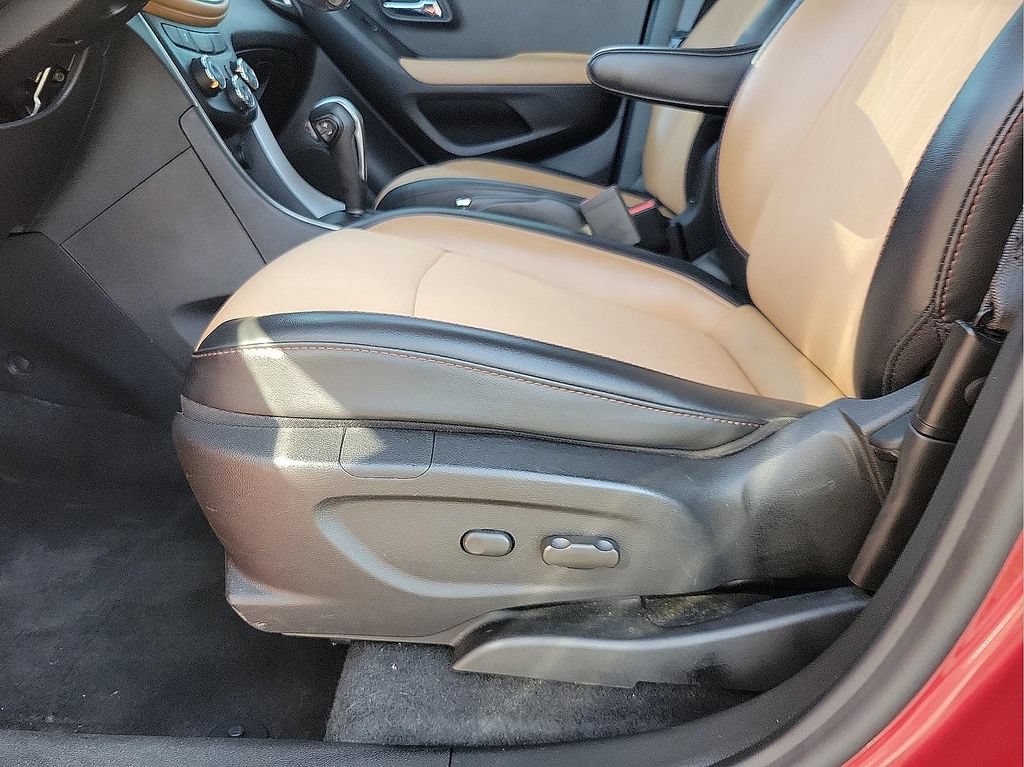 Used 2019 Chevrolet Trax LT w/ LT Convenience Package FWD image 12