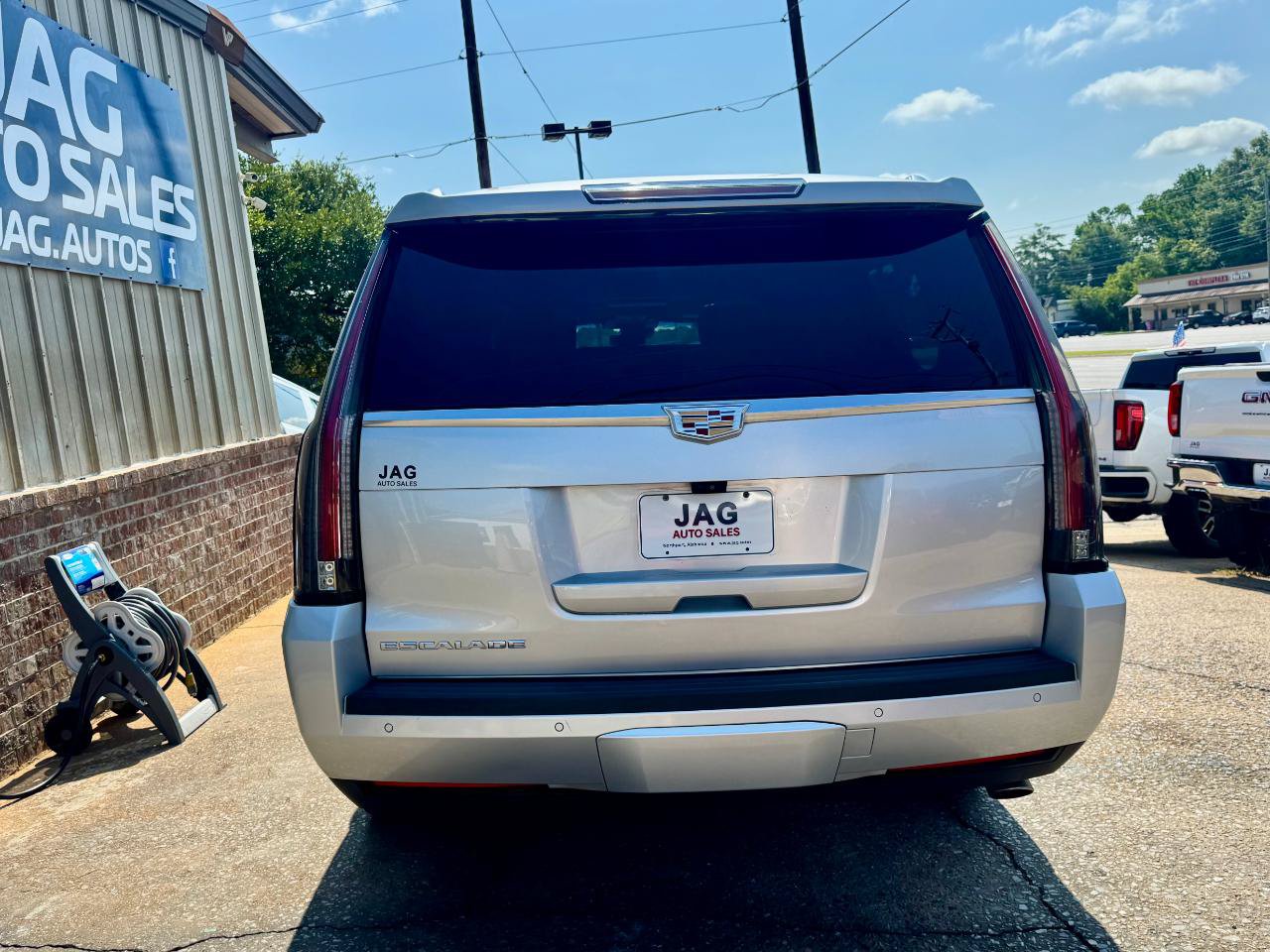 Used 2017 Cadillac Escalade ESV Platinum AWD/4WD image 9