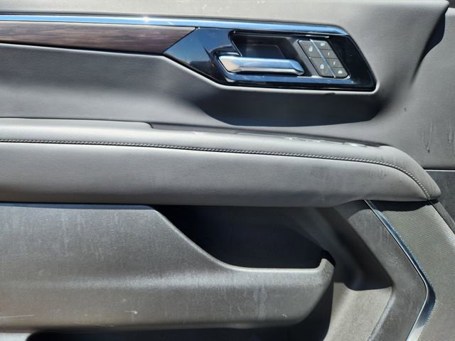 Used 2025 Chevrolet Suburban Z71 AWD/4WD image 7