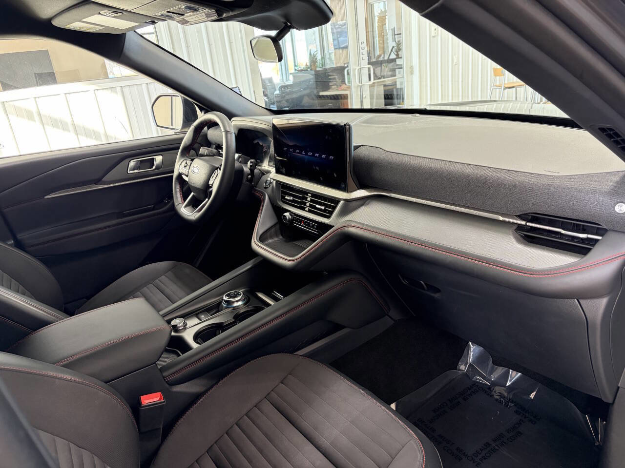 Used 2025 Ford Explorer ST-Line w/ ST-Line Street Pack image 33