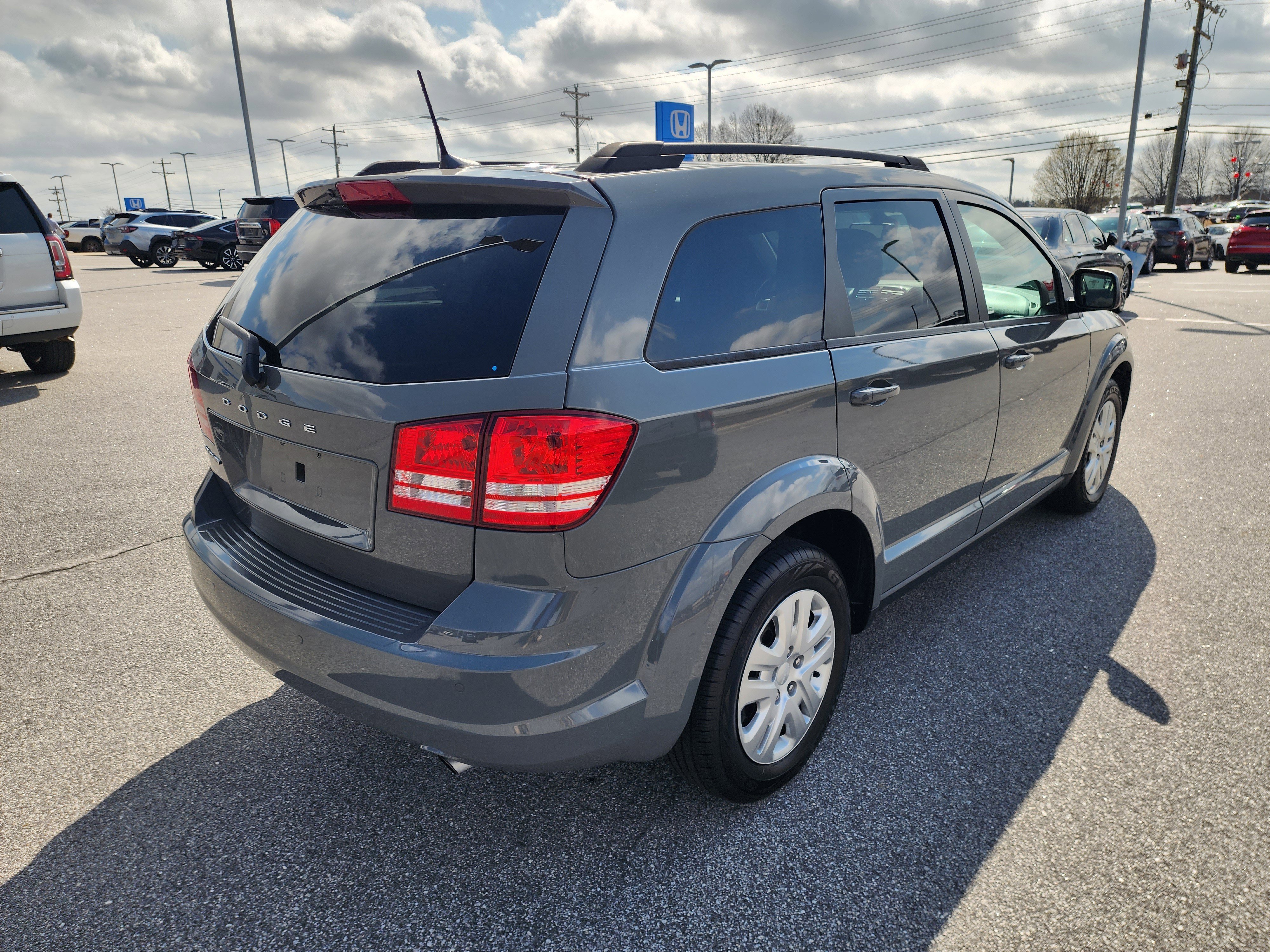 Used 2020 Dodge Journey SE w/ SE Popular Equipment Group image 4