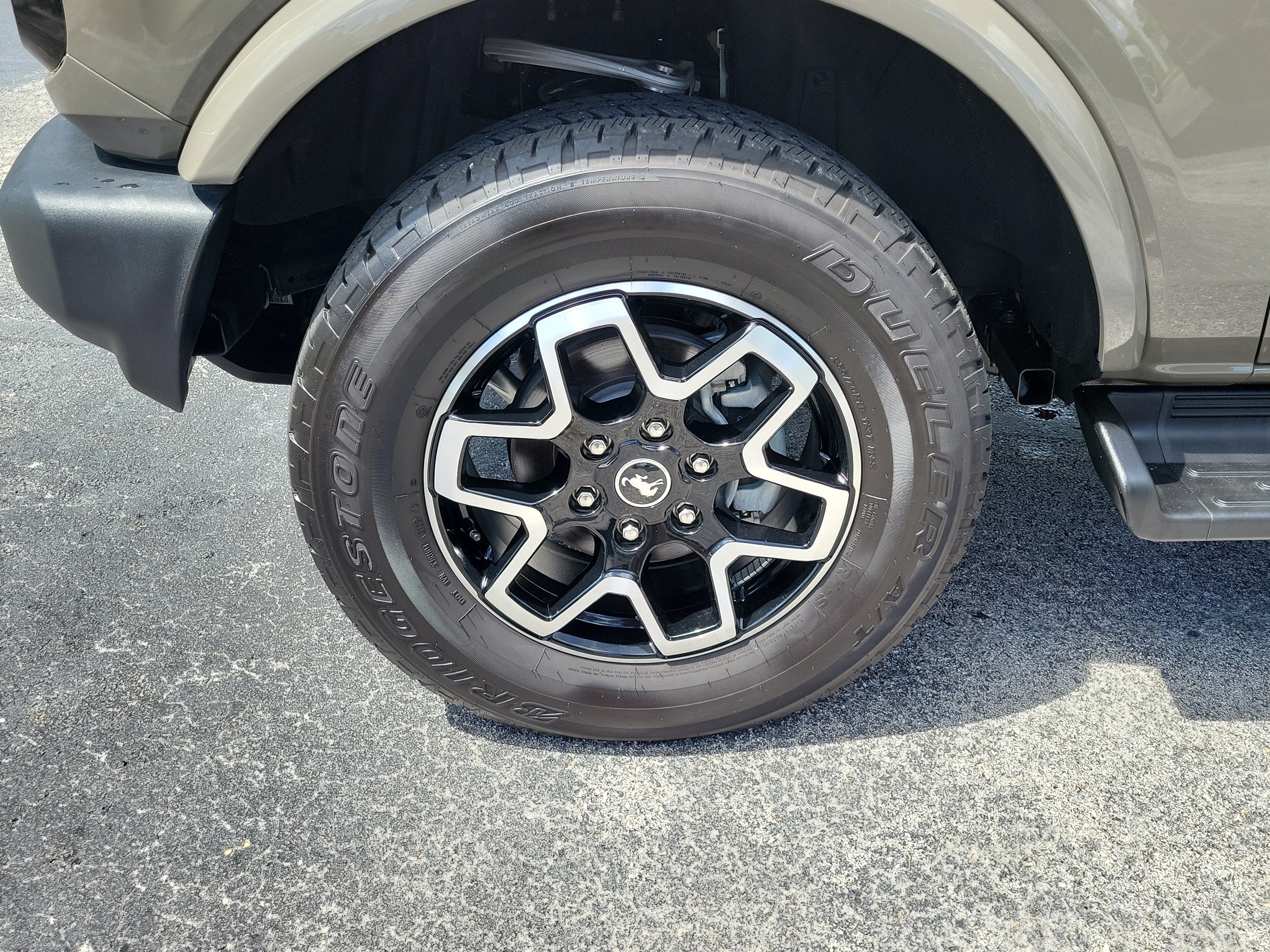 Certified 2025 Ford Bronco Outer Banks AWD/4WD image 5
