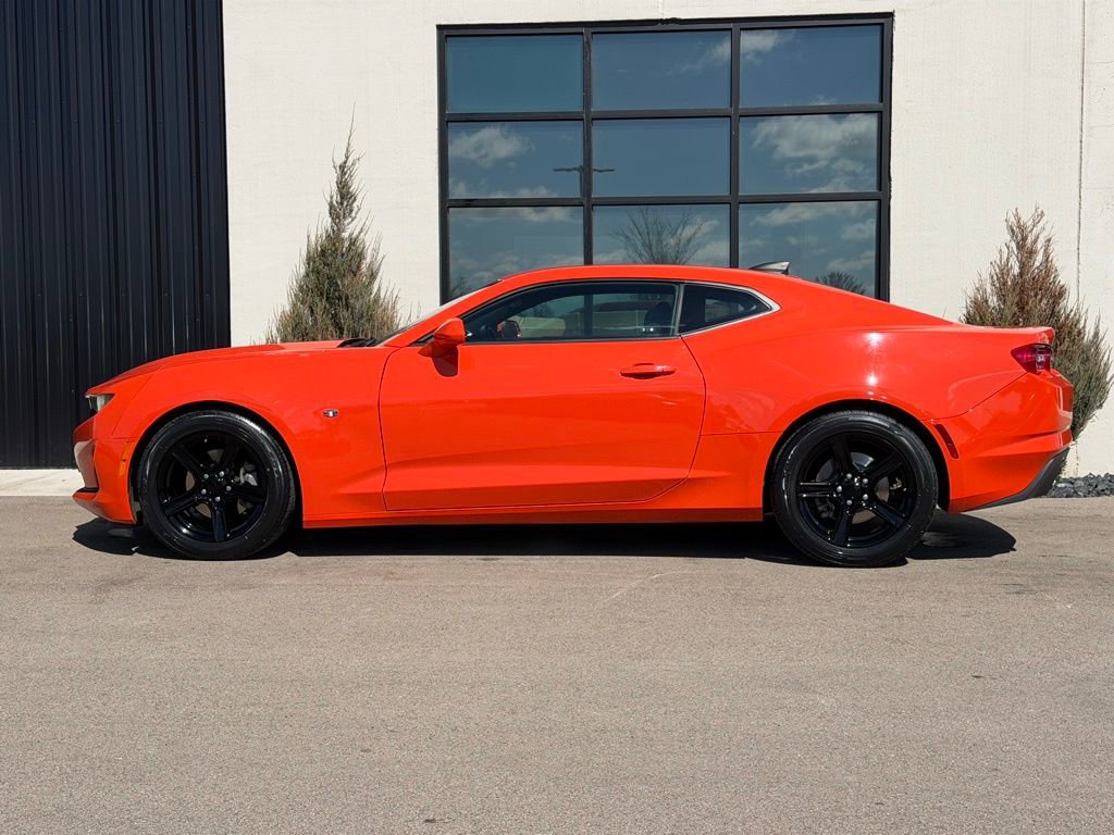 Used 2020 Chevrolet Camaro LT image 2