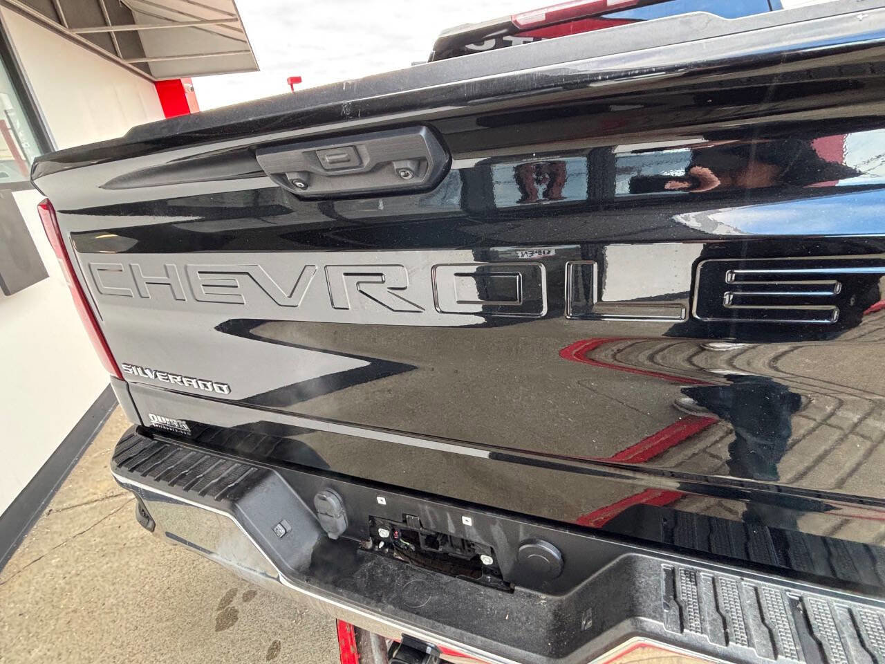 Used 2022 Chevrolet Silverado 1500 LT w/ Z71 Off-Road Package image 21