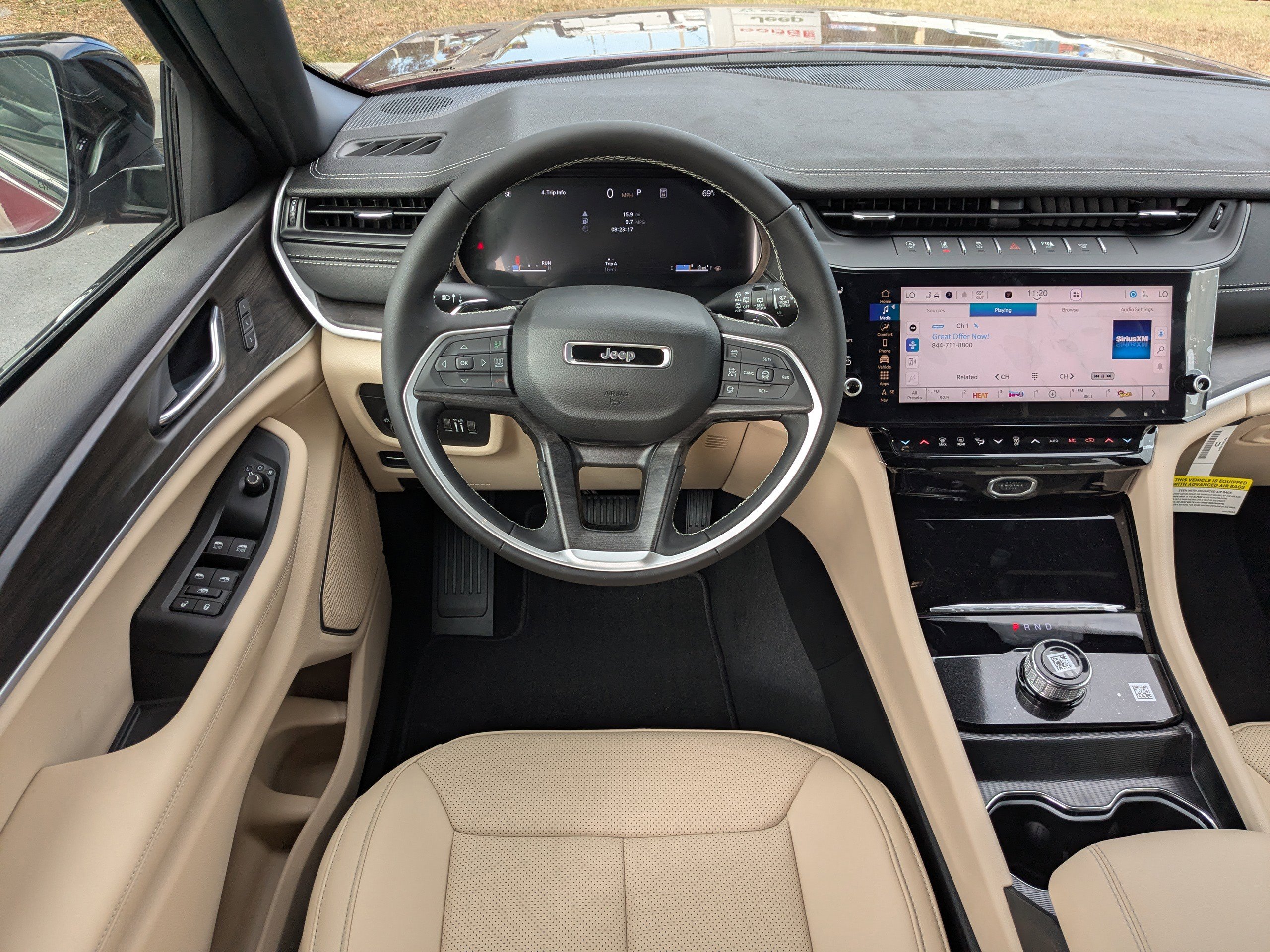 New 2026 Jeep Grand Cherokee Limited w/ Luxury Tech Group II image 15