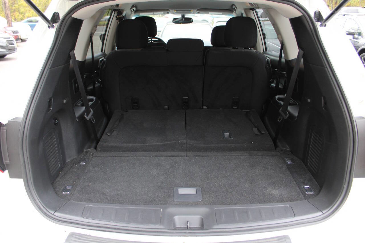 Used 2018 Nissan Pathfinder SV image 16