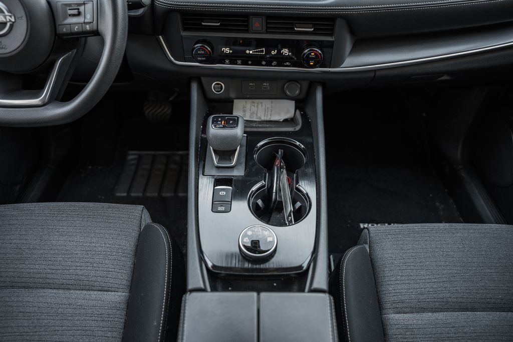 Used 2023 Nissan Rogue SV image 29