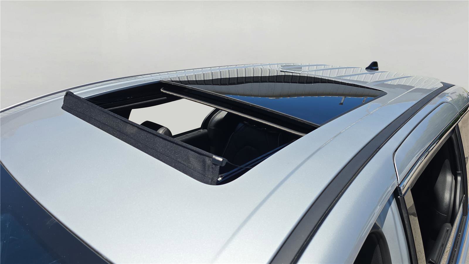 Used 2026 Chrysler Pacifica Limited FWD image 30