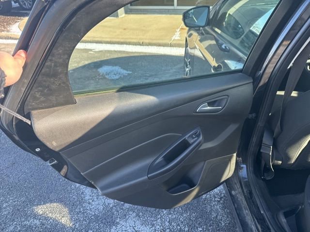 Used 2015 Ford Focus SE w/ SE Sport Package image 15