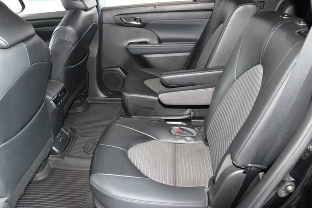 Used 2022 Toyota Highlander XSE AWD/4WD image 22