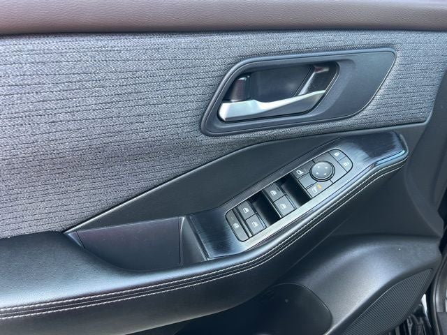 Used 2023 Nissan Rogue SV FWD image 40