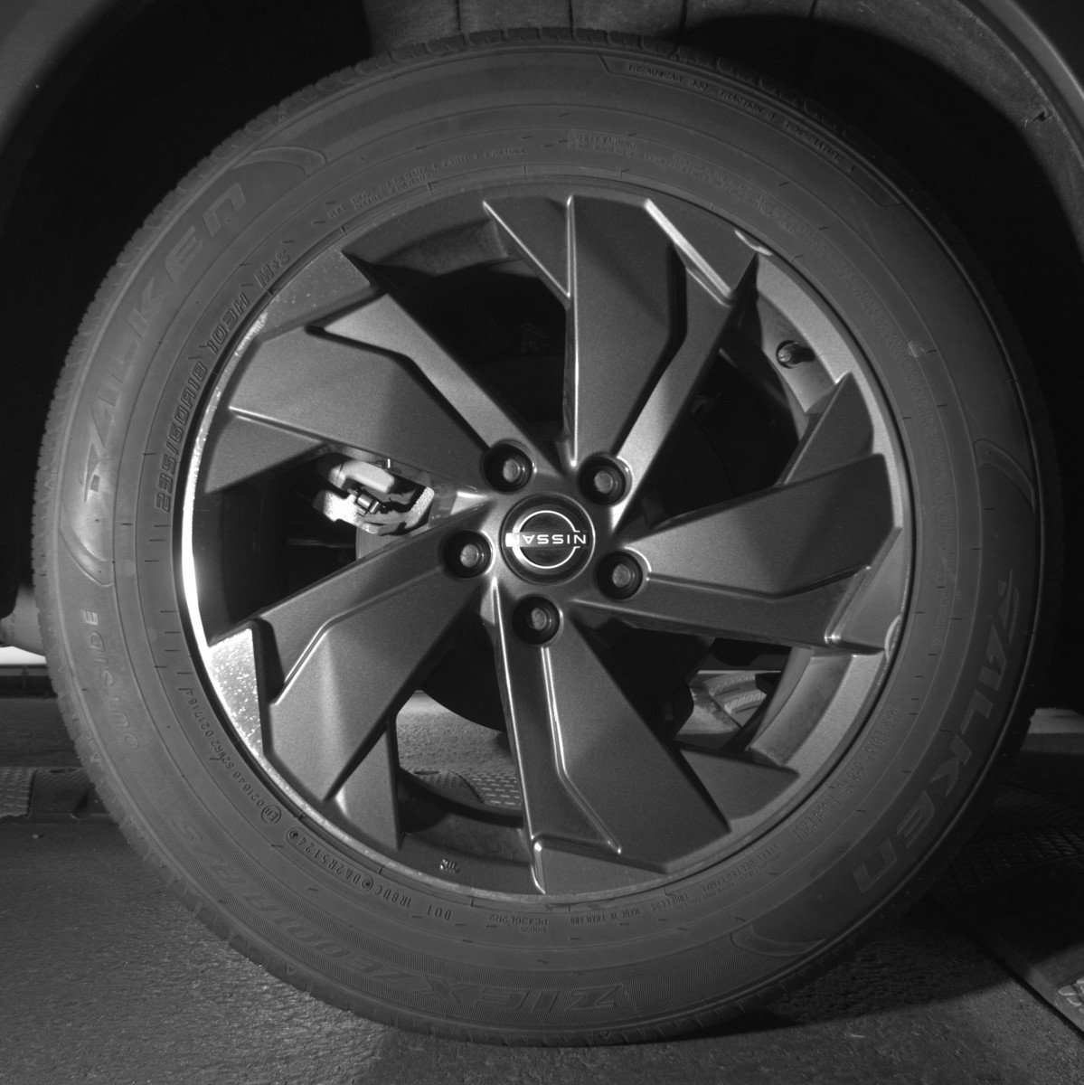 Used 2025 Nissan Rogue SV FWD image 15