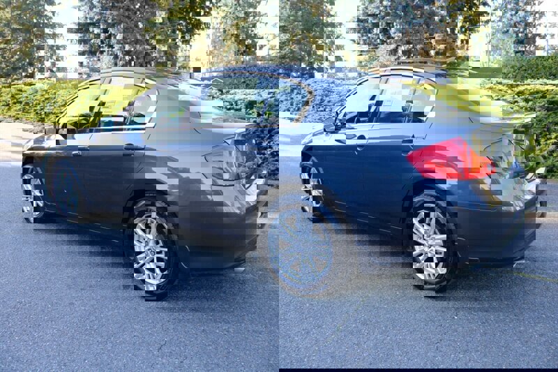 Used 2011 INFINITI G25 x w/ Moonroof Pkg image 4