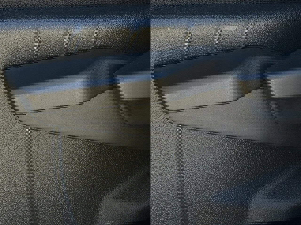 Used 2025 GMC Terrain Elevation image 23