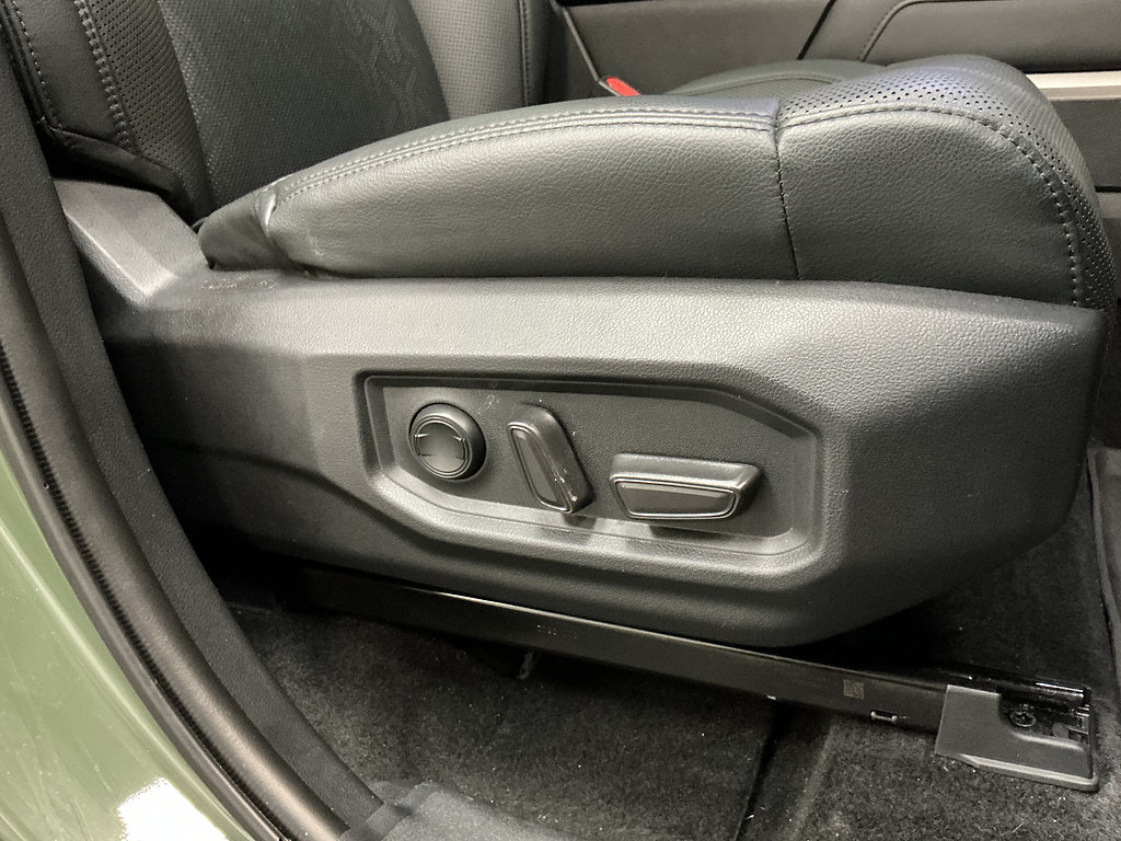 Used 2023 Toyota Tundra Limited w/ Power Package AWD/4WD image 37