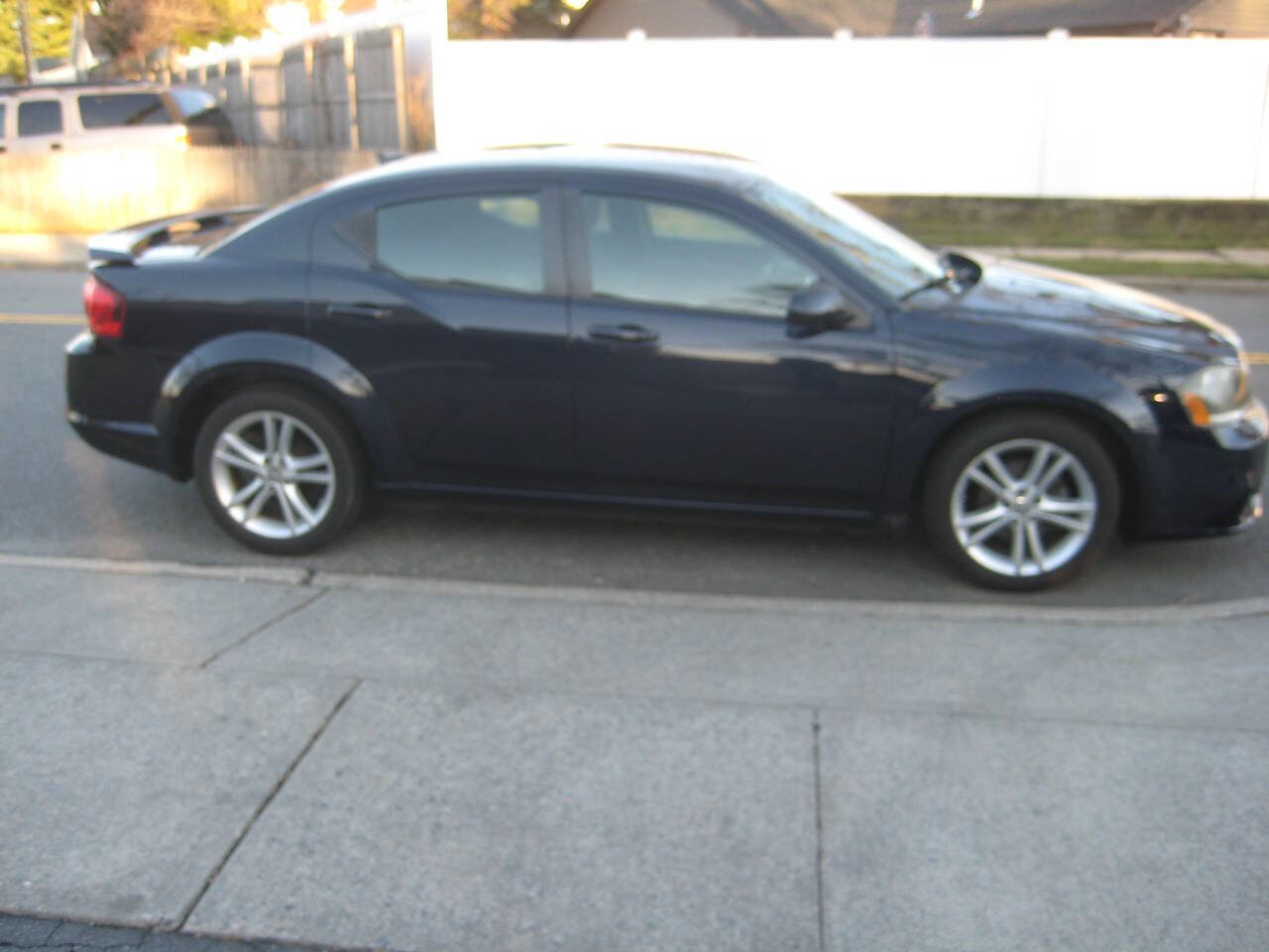 Used 2014 Dodge Avenger SXT w/ Rallye Appearance Group FWD image 4