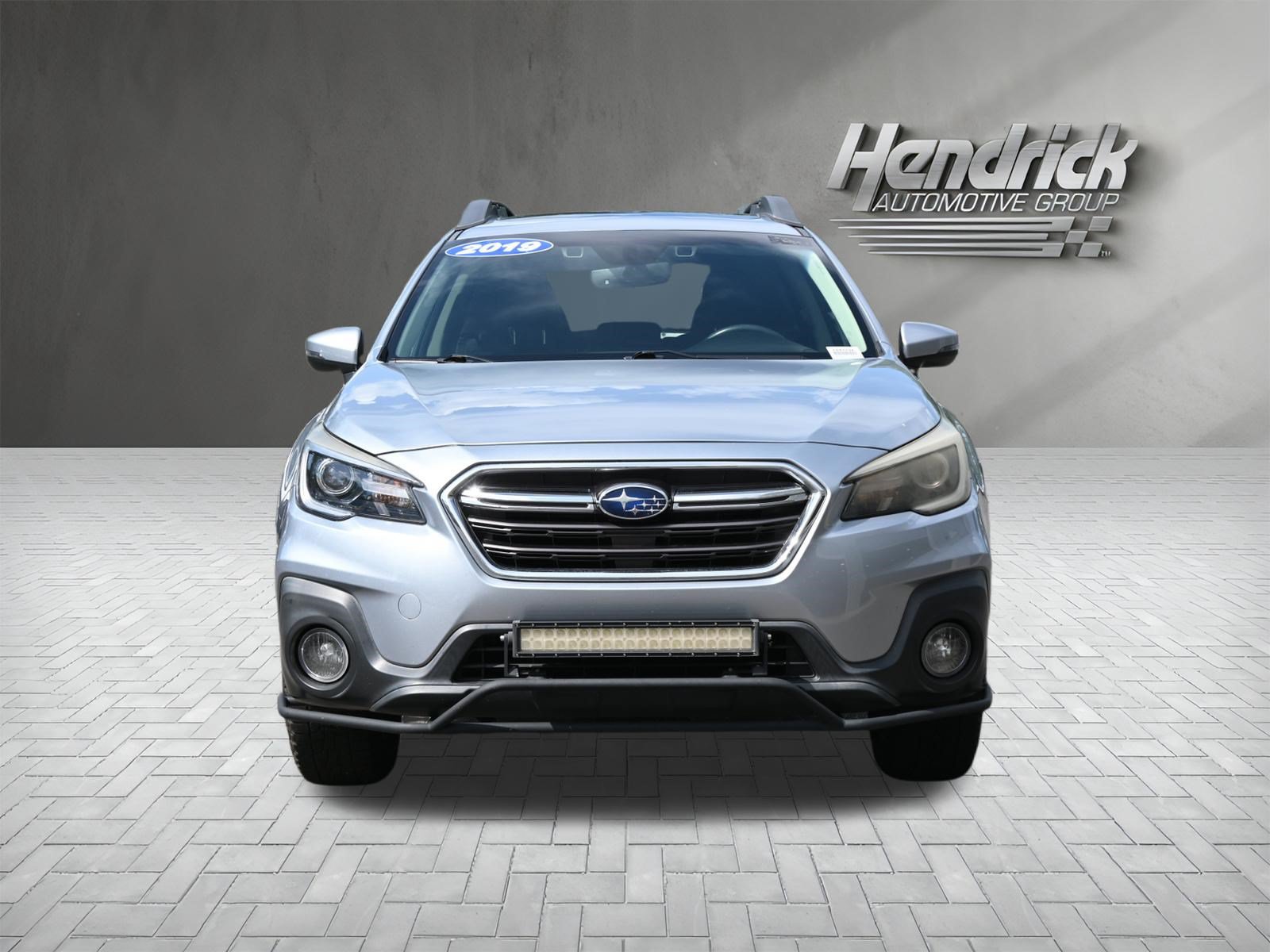 Used 2019 Subaru Outback 2.5i Limited AWD/4WD image 3