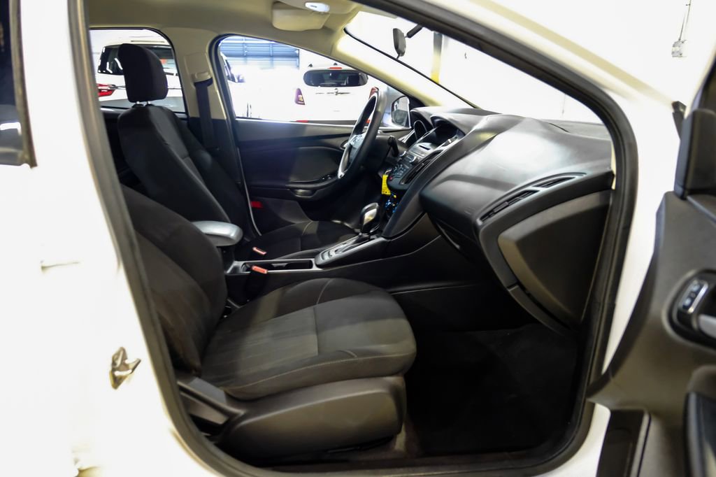 Used 2017 Ford Focus SE FWD image 30