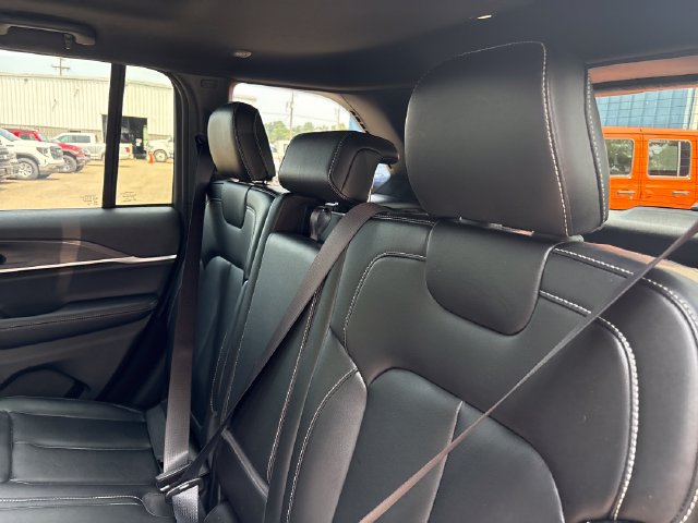 Used 2026 Jeep Grand Cherokee Limited w/ Limited Altitude Package AWD/4WD image 22