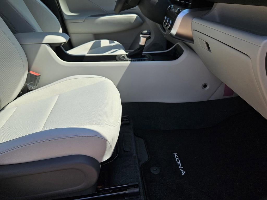 New 2026 Hyundai Kona SE image 9