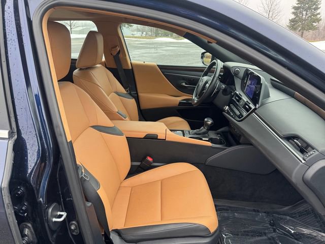 Used 2024 Lexus ES 350 w/ Premium Package image 17