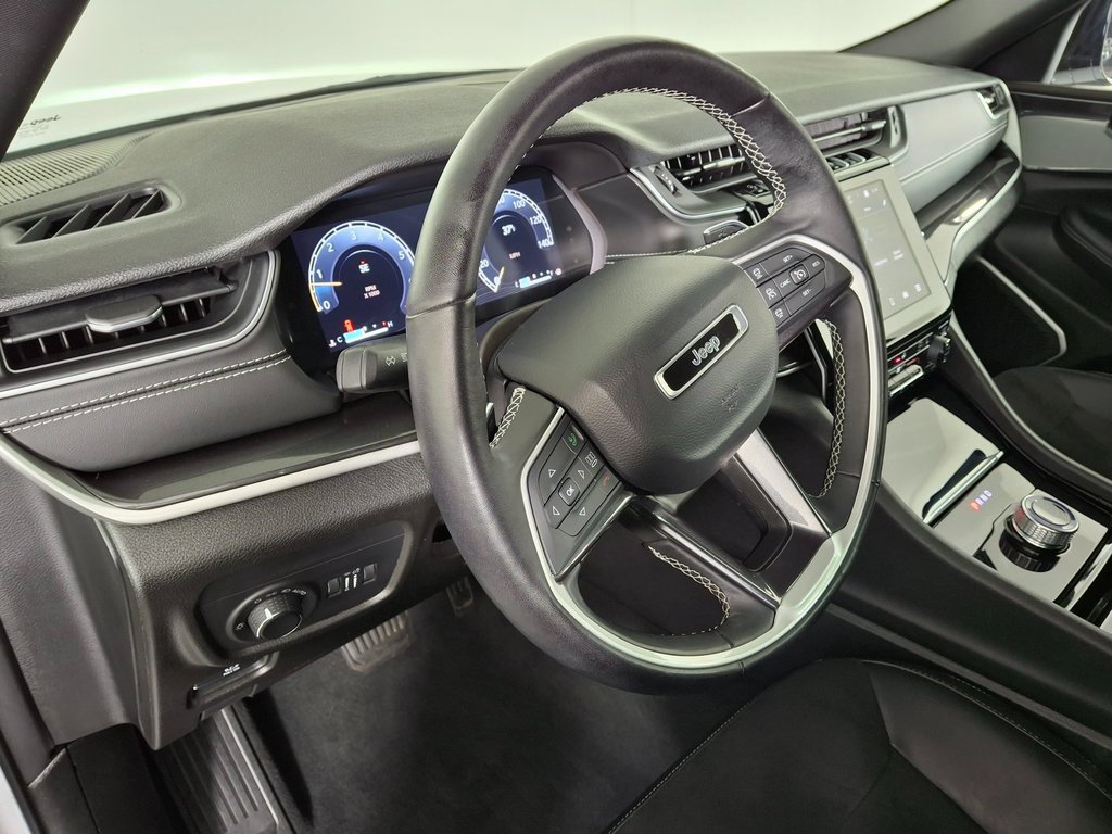 Used 2022 Jeep Grand Cherokee L Laredo image 11