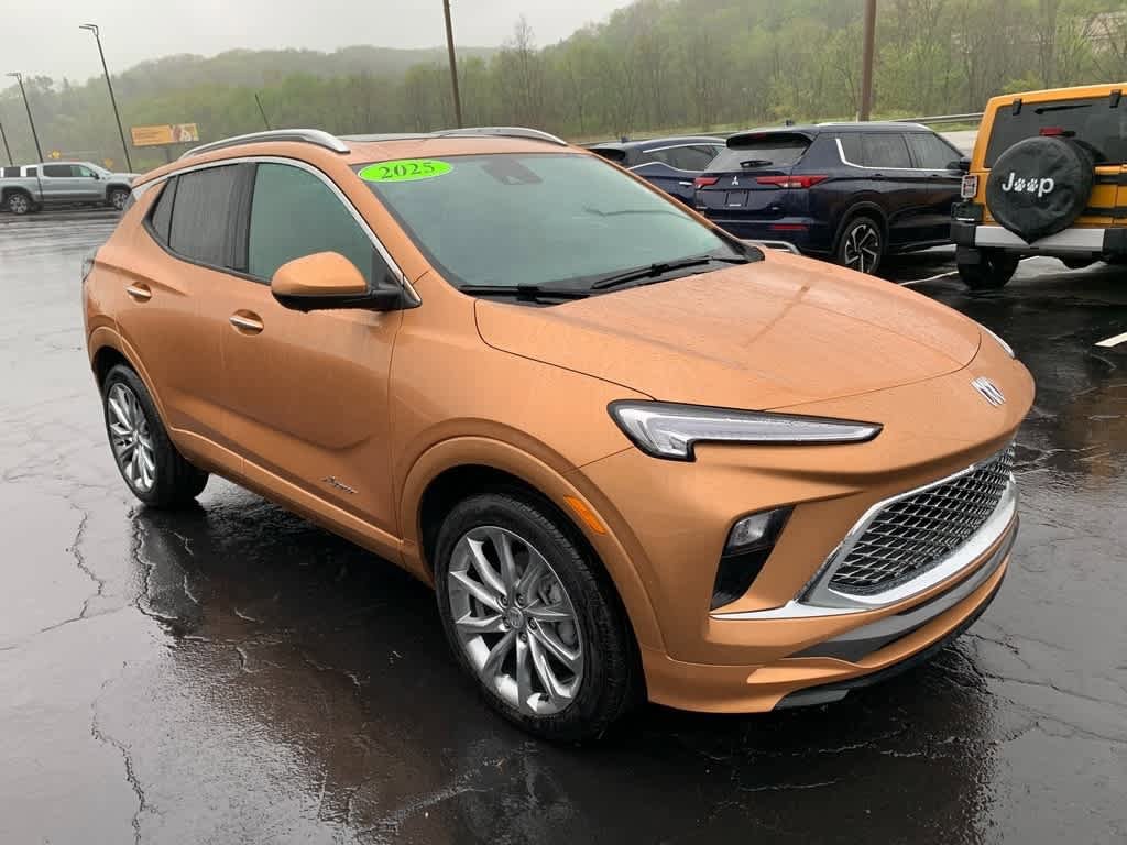 Used 2025 Buick Encore GX Avenir w/ Avenir Technology Package AWD/4WD image 6