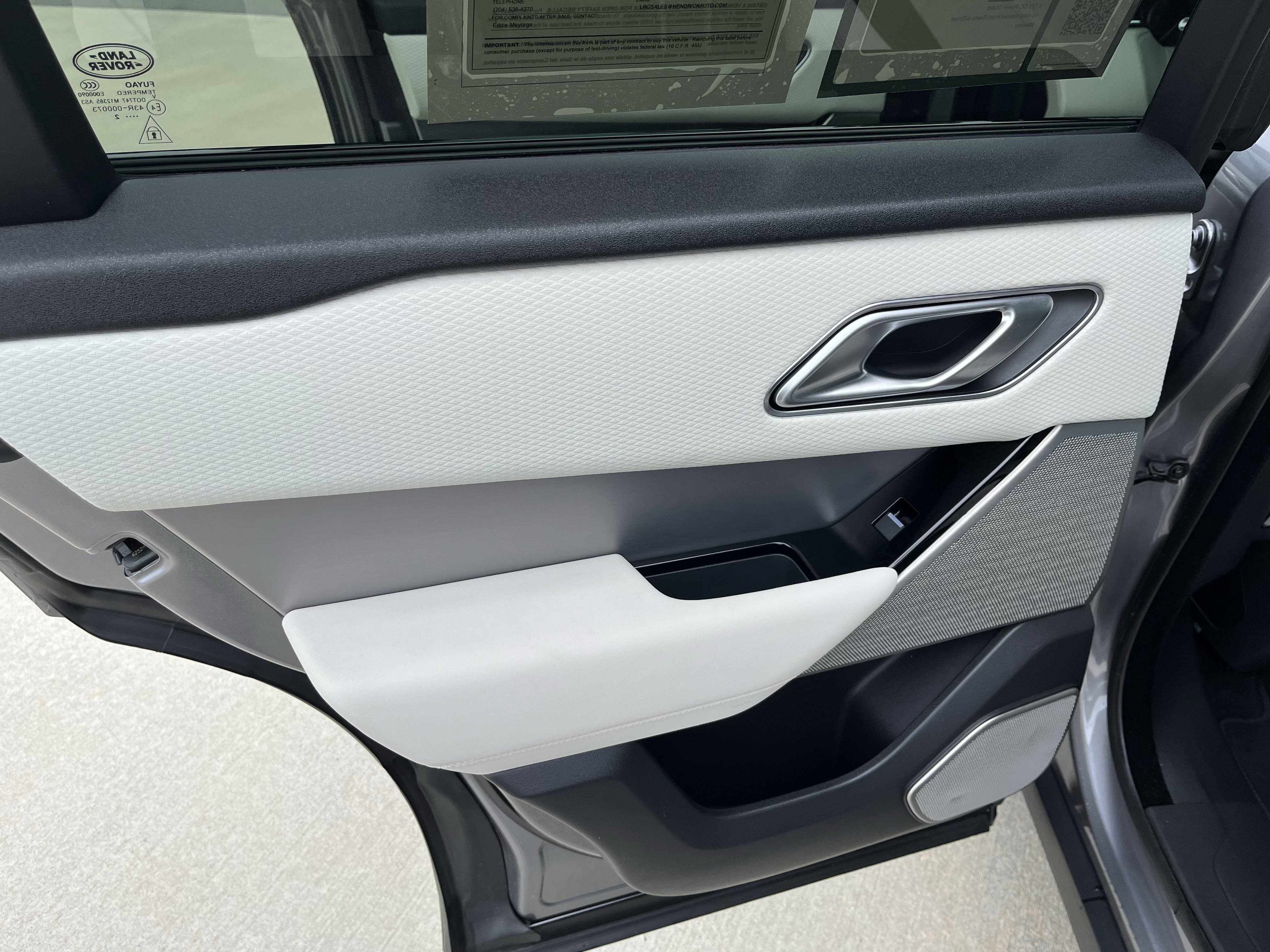 Certified 2023 Land Rover Range Rover Velar R-Dynamic S image 29