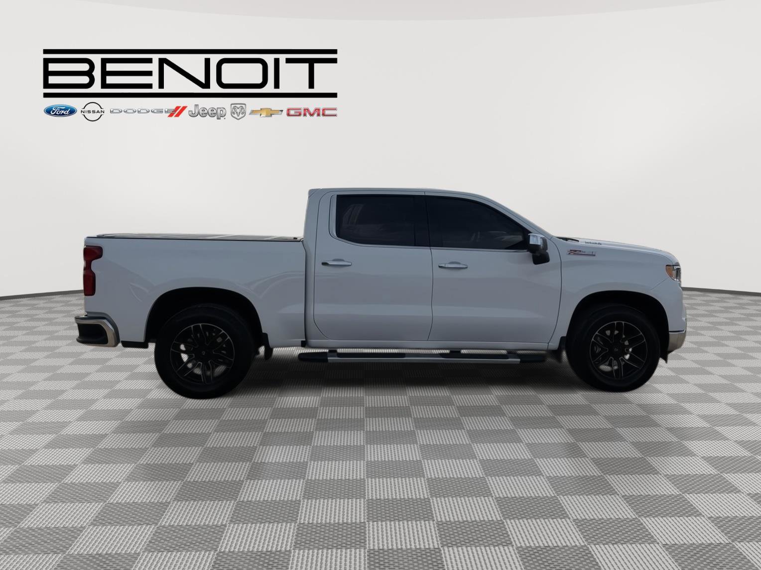 Used 2025 Chevrolet Silverado 1500 LTZ AWD/4WD image 7