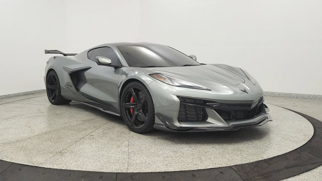 Used 2023 Chevrolet Corvette Z06 w/ Z07 Performance Package RWD image 7