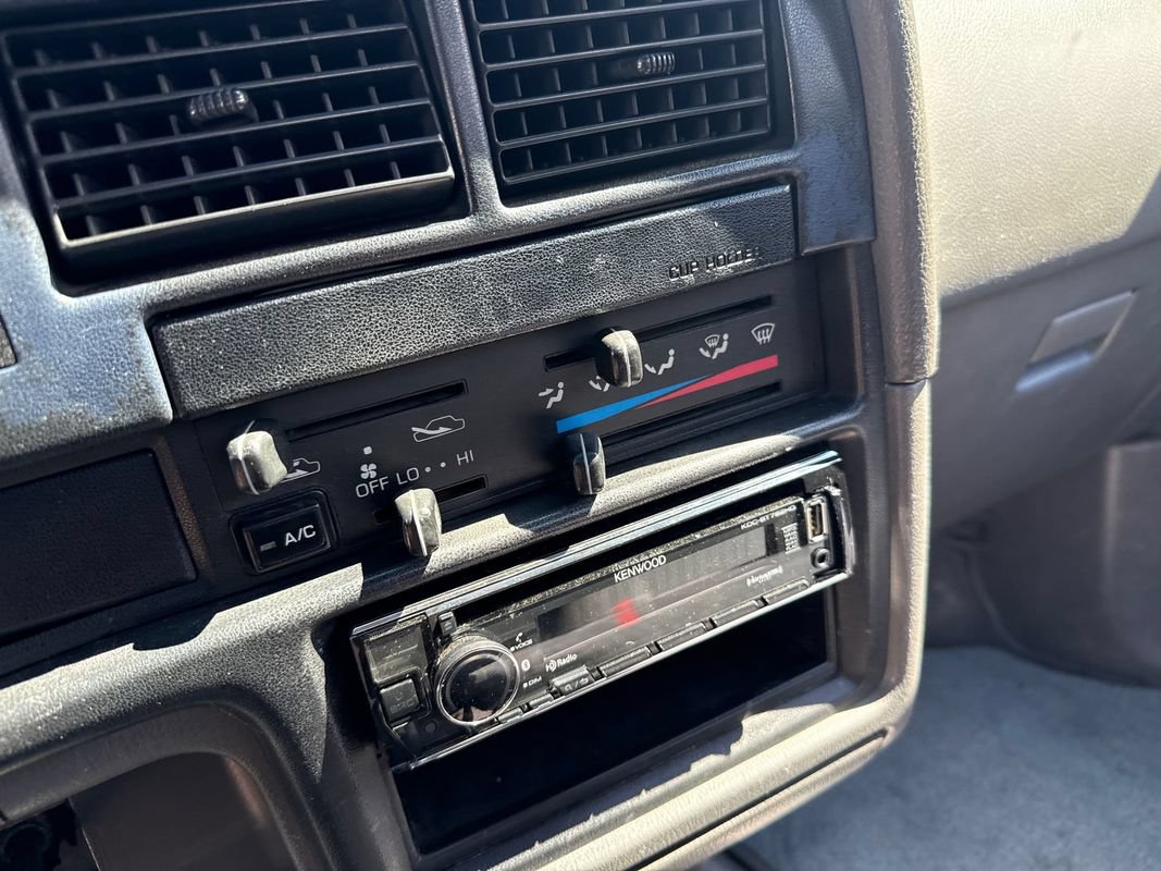 Used 1989 Toyota Pickup Deluxe AWD/4WD image 14