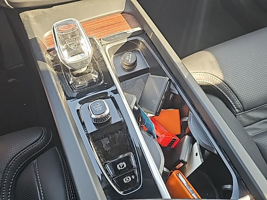 Certified 2023 Volvo XC60 B5 Ultimate w/ Climate Package image 6