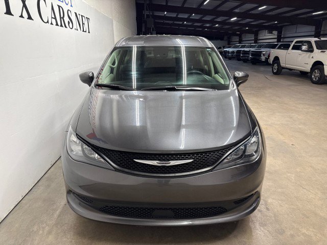 Used 2023 Chrysler Voyager LX image 13