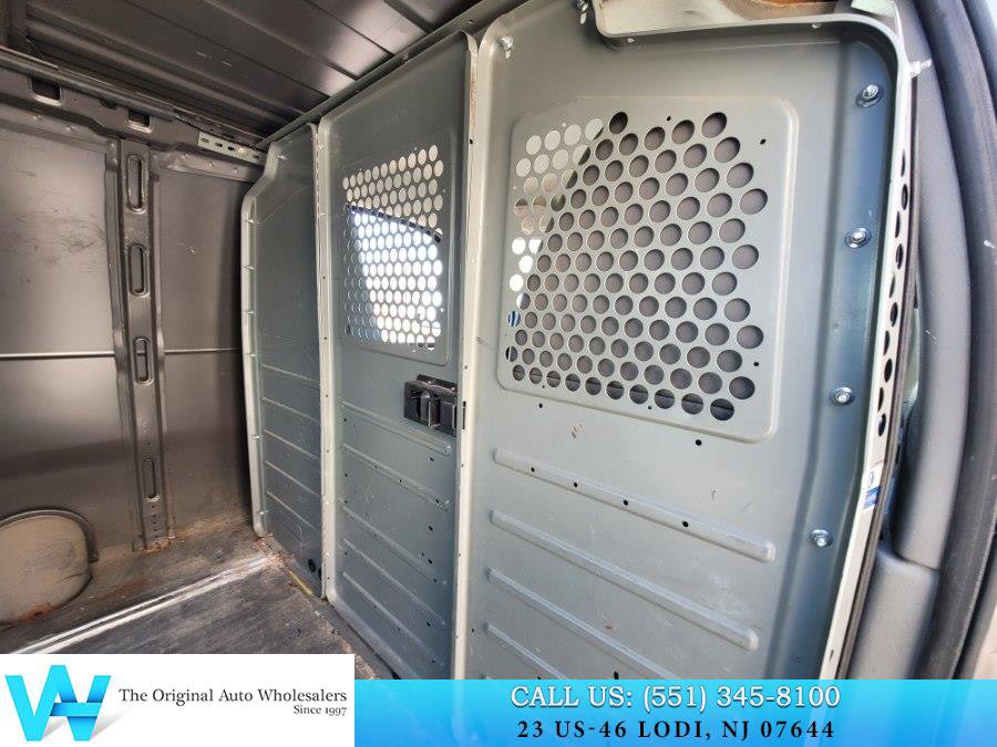 Used 2010 Chevrolet Express 2500 image 19